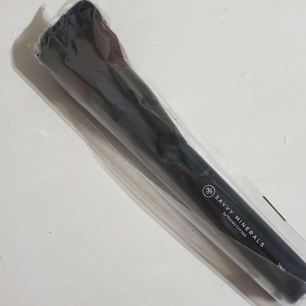 Savvy Minerals YL veil brush NWT